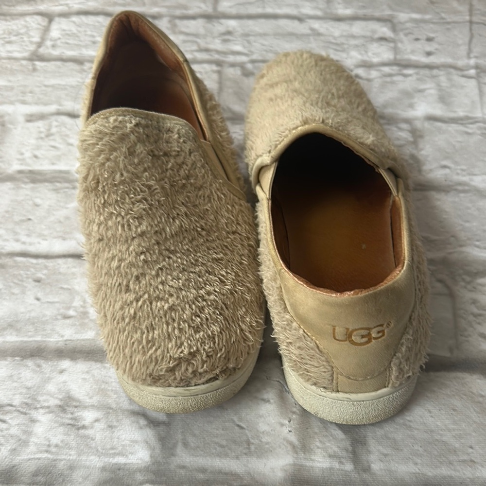 UGG Beige Fuzzy Slip-On Women’s Shoes Size 9.5 - Picture 2 of 9